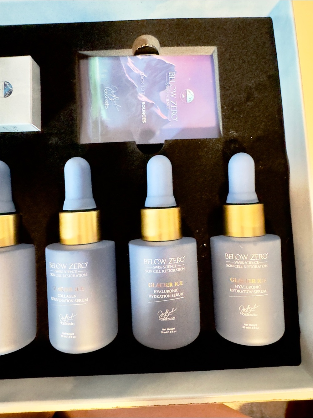Below Zero Glacier Radiant Skin Rejuvenation Set & Skin Analysis Device - Picture 4 of 9